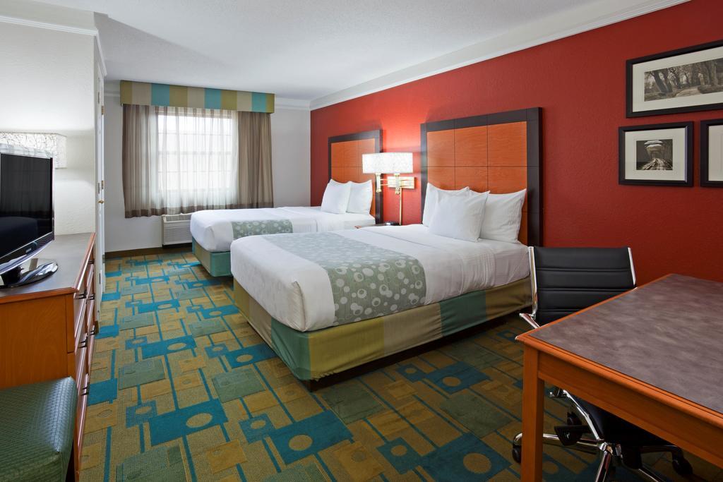 La Quinta Inn Chicago Oakbrook Terrace Exterior photo