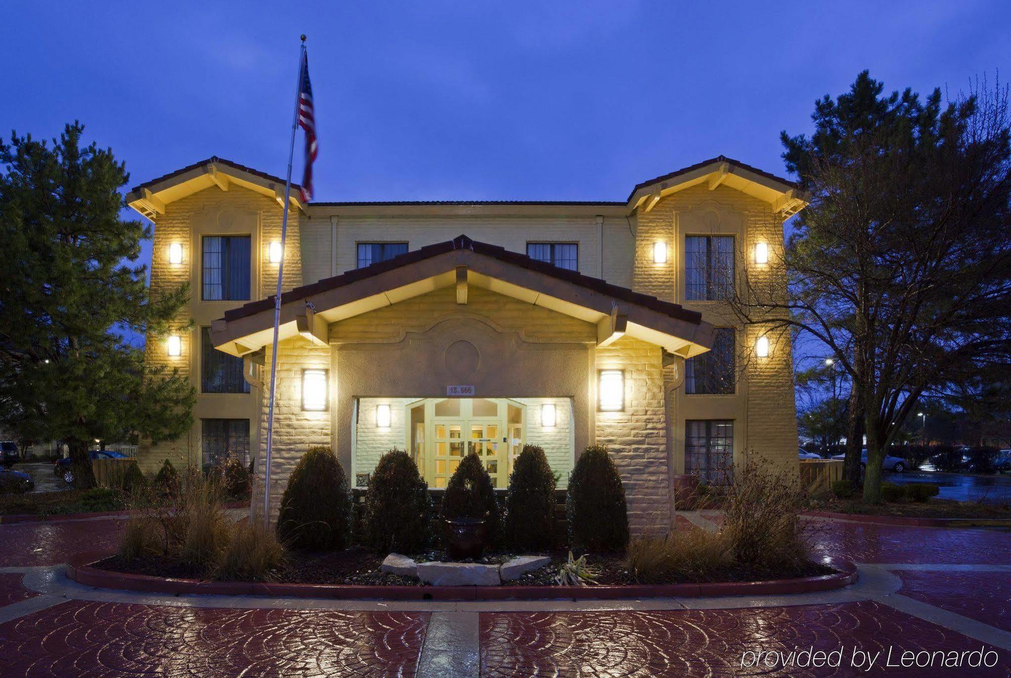 La Quinta Inn Chicago Oakbrook Terrace Exterior photo